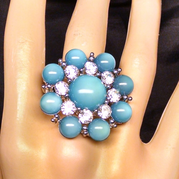 Beautiful Blue Rhinestones Sexy Cocktail Ring